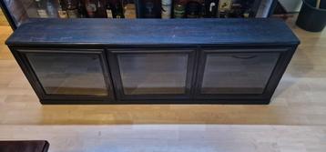 Vitrinekast hangend of op een dressoir  beschikbaar voor biedingen