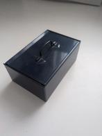 Miniatuur geldkistje met wat Engels oud geld, Ophalen of Verzenden, Gebruikt, Metaal of Blik, Overige thema's