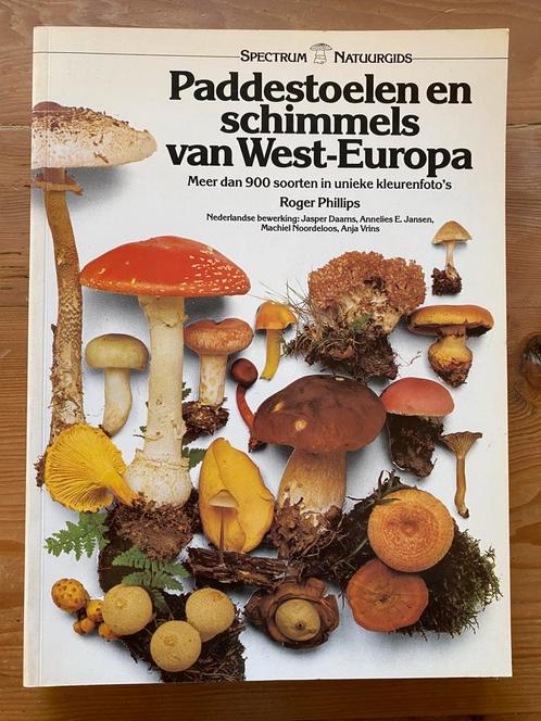 Paddestoelen en schimmels van West Europa - Roger Phillips, Boeken, Natuur, Gelezen, Ophalen of Verzenden