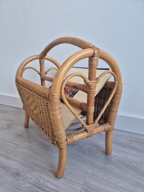 Rotan lectuurbak, Huis en Inrichting, Woonaccessoires | Krantenbakken en Lectuurbakken, Zo goed als nieuw, Ophalen