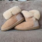 Ugg enkellaarzen Bailey Button Maat 34, Beige, Lage of Enkellaarzen, Ophalen of Verzenden, Zo goed als nieuw