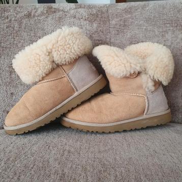 Ugg enkellaarzen Bailey Button Maat 34 beschikbaar voor biedingen