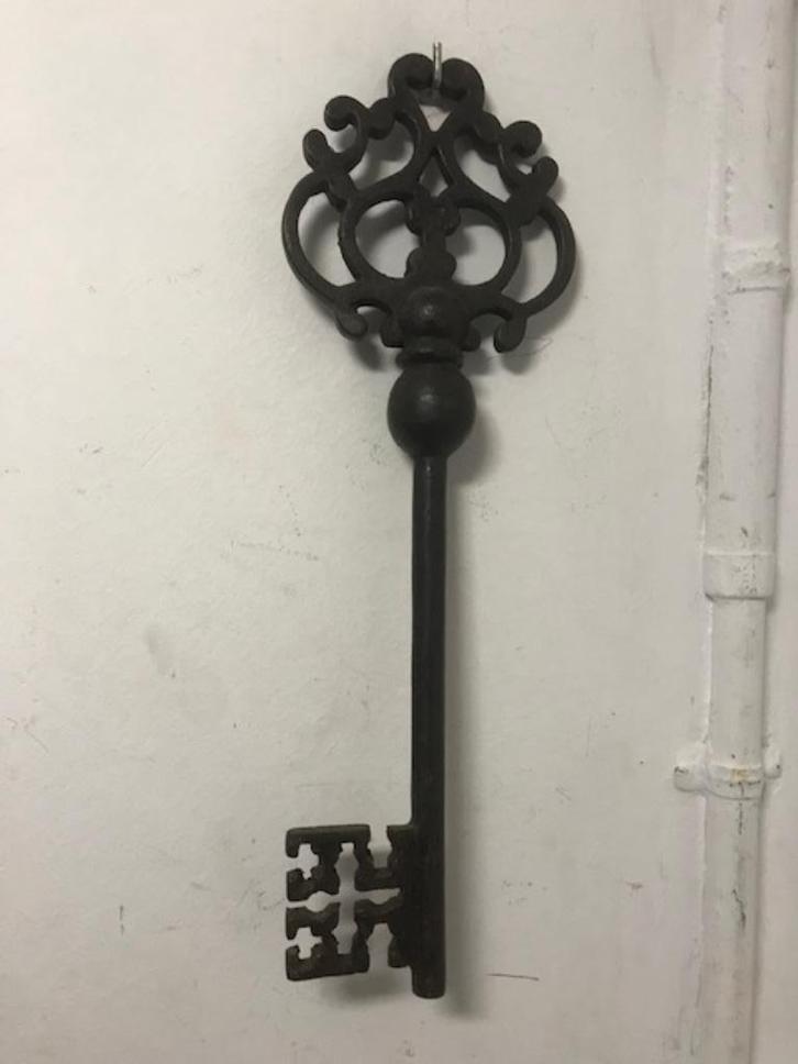 Grote rustieke skeletsleutel, gietijzer, Huis en Inrichting, Woonaccessoires | Wanddecoraties, Gebruikt, Ophalen of Verzenden