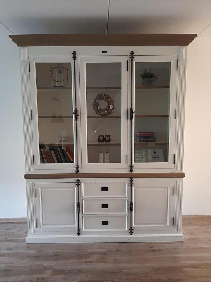 Buffetkast met espangoletsluitingen, Huis en Inrichting, Kasten | Buffetkasten, Gebruikt, 200 cm of meer, 200 cm of meer, 50 tot 75 cm