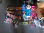 Heel veel barbie, poppen, kleding, accesoires, camper, boot, Kinderen en Baby's, Speelgoed | Poppen, Ophalen, Gebruikt, Barbie