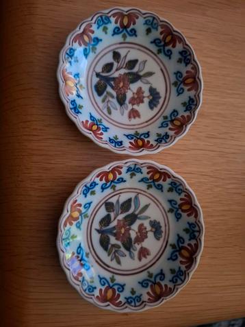 Twee decoratieve makkummer bordjes beschikbaar voor biedingen