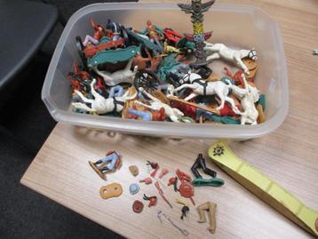 TIMPO TOYS GROOT LOT MET ALLERLEI FIGUURTJES beschikbaar voor biedingen