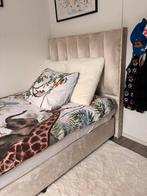 Mooi Velvet Bed 120x200 + Matras, Ophalen, Eenpersoons, Beige, Zo goed als nieuw