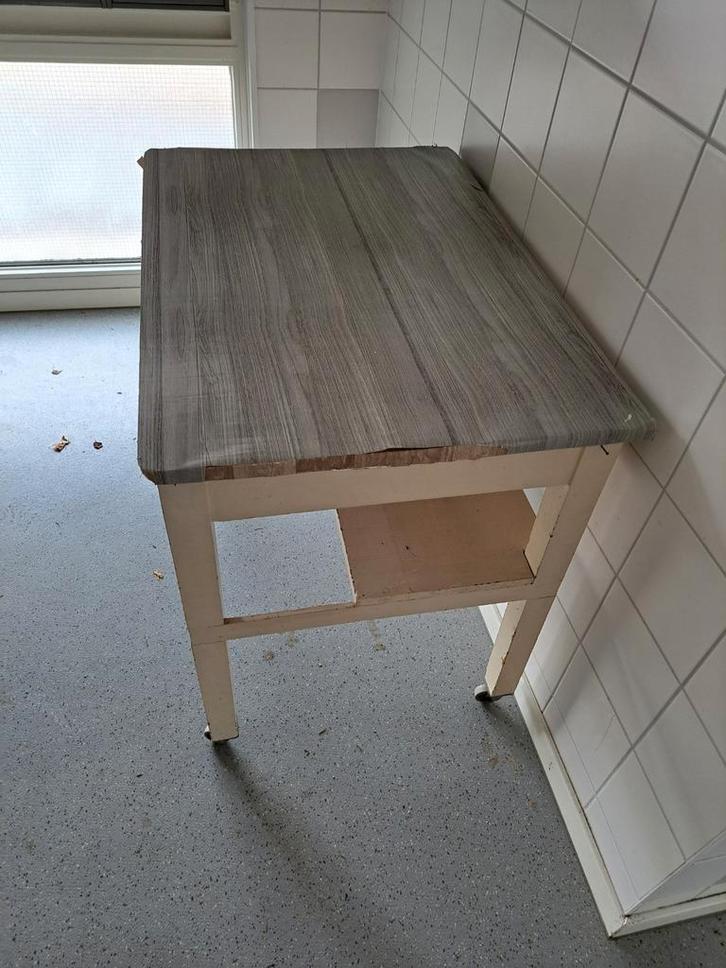 Werkbank op wielen. Gratis, Doe-het-zelf en Verbouw, Werkbanken, Gebruikt, Minder dan 70 cm, Ophalen