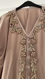 Beige kaftan/abaya/jabador prachtig bewerkt maat (S t/m L), Maat 38/40 (M), Overige typen, Beige, Nieuw