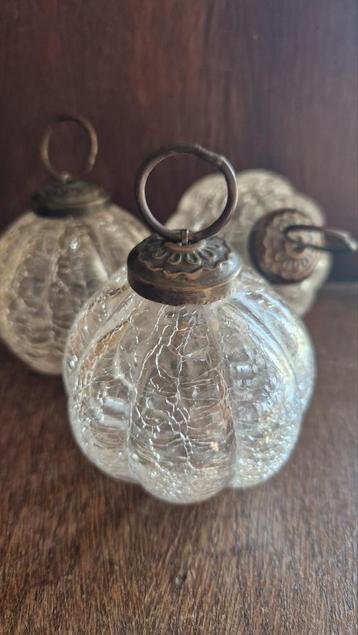 Vintage heksenballen  beschikbaar voor biedingen