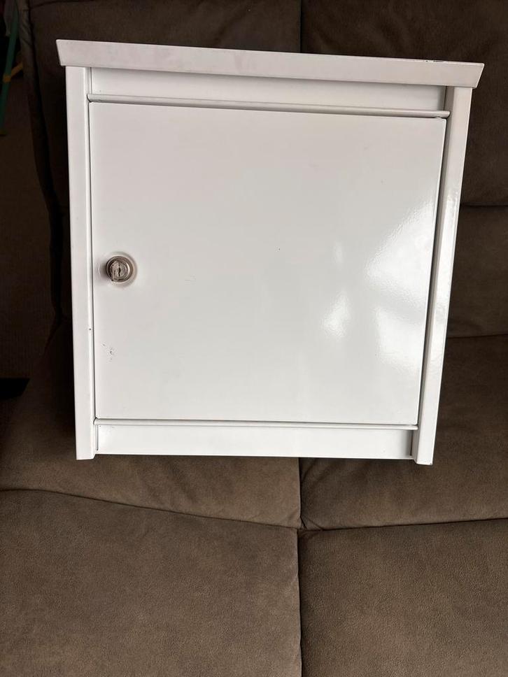 Mooie Witte Brabantia Wandbrievenbus, Tuin en Terras, Brievenbussen, Gebruikt, Wandbrievenbus, Staal, Ophalen of Verzenden