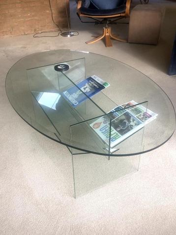 Ovale glazen salontafel beschikbaar voor biedingen