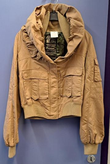 Guess licht bruine / beige tussen jas bomberjack M nr 41382 beschikbaar voor biedingen