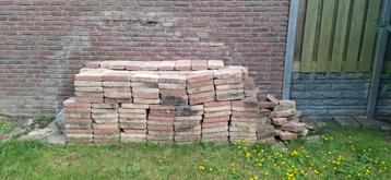 Gratis tegels/ stenen tuin beschikbaar voor biedingen