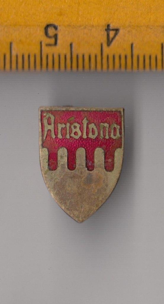 Aristona Radio Logo emaille rood schildje embleem, Ophalen of Verzenden
