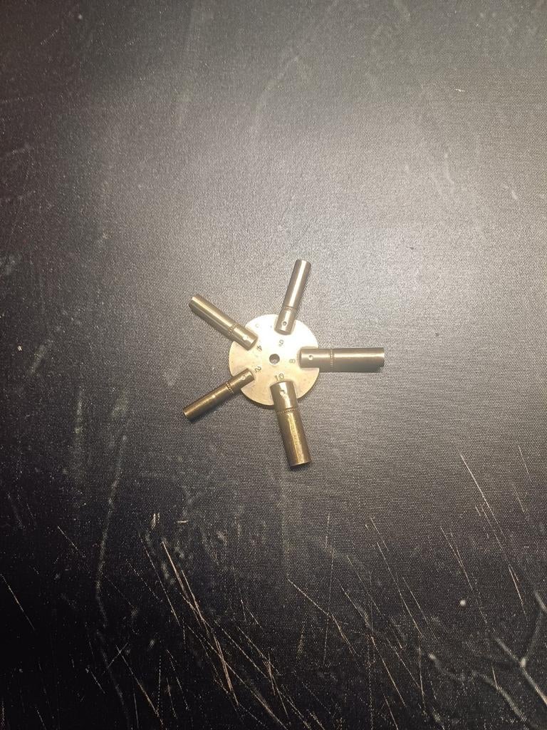 Antieke zakhorloge opwindsleutel met meerdere maten, Ophalen of Verzenden