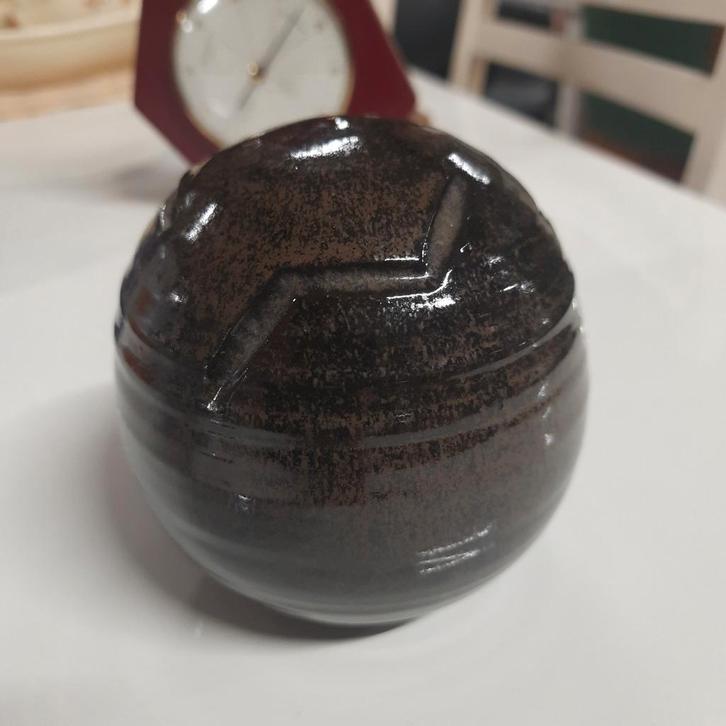 Unieke handgedraaide spaarpot van Adrie Moerings, Verzamelen, Spaarpotten, Zo goed als nieuw, Dier, Steen, Aardewerk of Keramiek