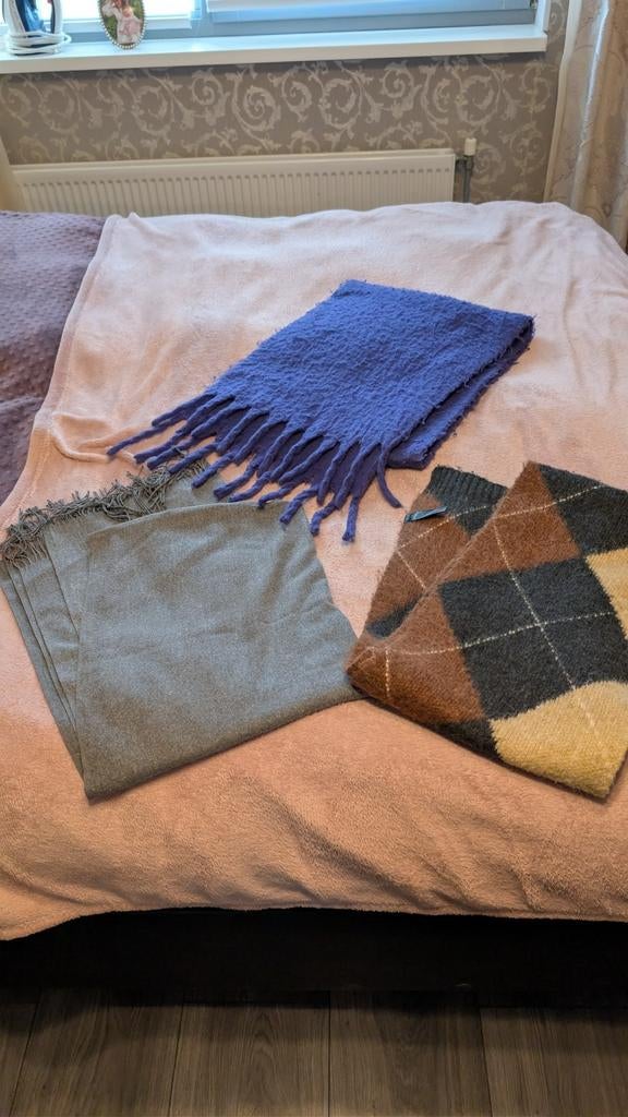 Drie sjaals: paars, grijs en ruitpatroon, Kleding | Dames, Ophalen of Verzenden
