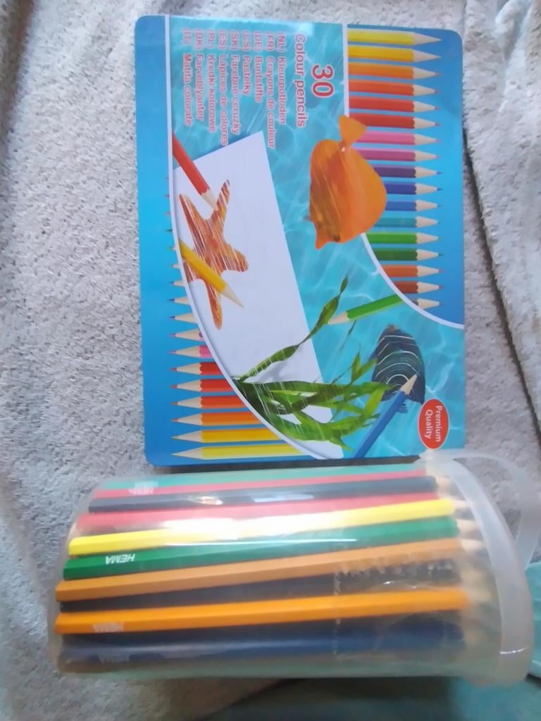 Nieuwe doos potloden en een pot potloden, Hobby en Vrije tijd, Tekenen, Ophalen of Verzenden, Nieuw, Potlood of Stift