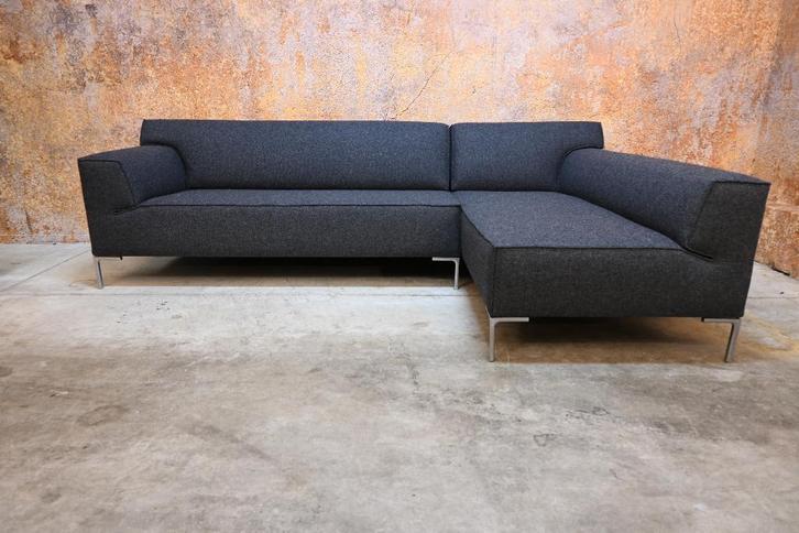NIEUW beklede Design on Stock Bloq hoekbank grijze Amdal, Huis en Inrichting, Banken | Bankstellen, Zo goed als nieuw, Hoekbank