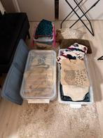 Gratis af te halen bakken en tas met kleding en kussens, Ophalen, Zo goed als nieuw