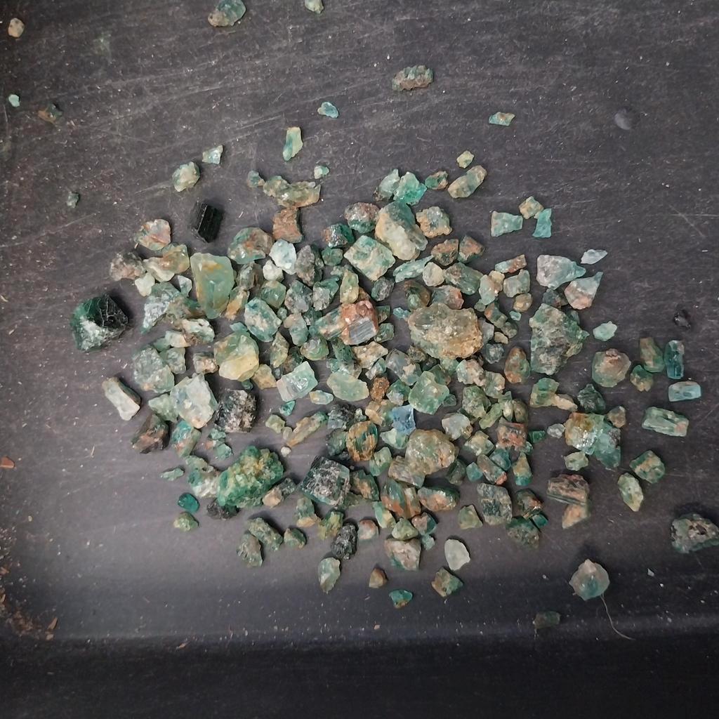 Lot mini ruwe smaragd, Verzamelen, Mineralen en Fossielen, Ophalen of Verzenden