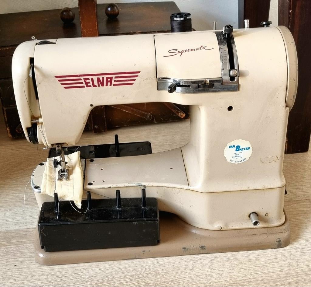 Vintage Elna Supermatic naaimachine met koffer, Hobby en Vrije tijd, Naaimachines en Toebehoren, Ophalen, Gebruikt, Naaimachine