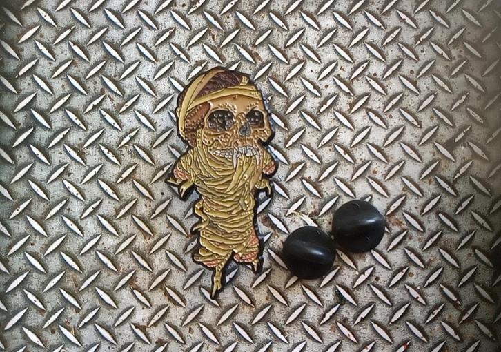 Metallica 4.5 cm prachtige shaped One pin badge speld n18, Verzamelen, Muziek, Artiesten en Beroemdheden, Nieuw, Overige typen