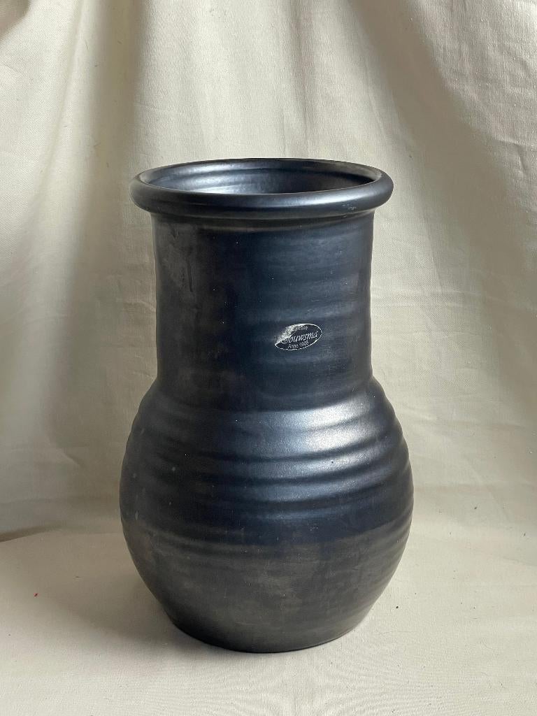 Vintage grote zwarte aardewerken vaas Douwsma 1966, Gebruikt, Zwart, Aardewerk of Porselein, Ophalen of Verzenden