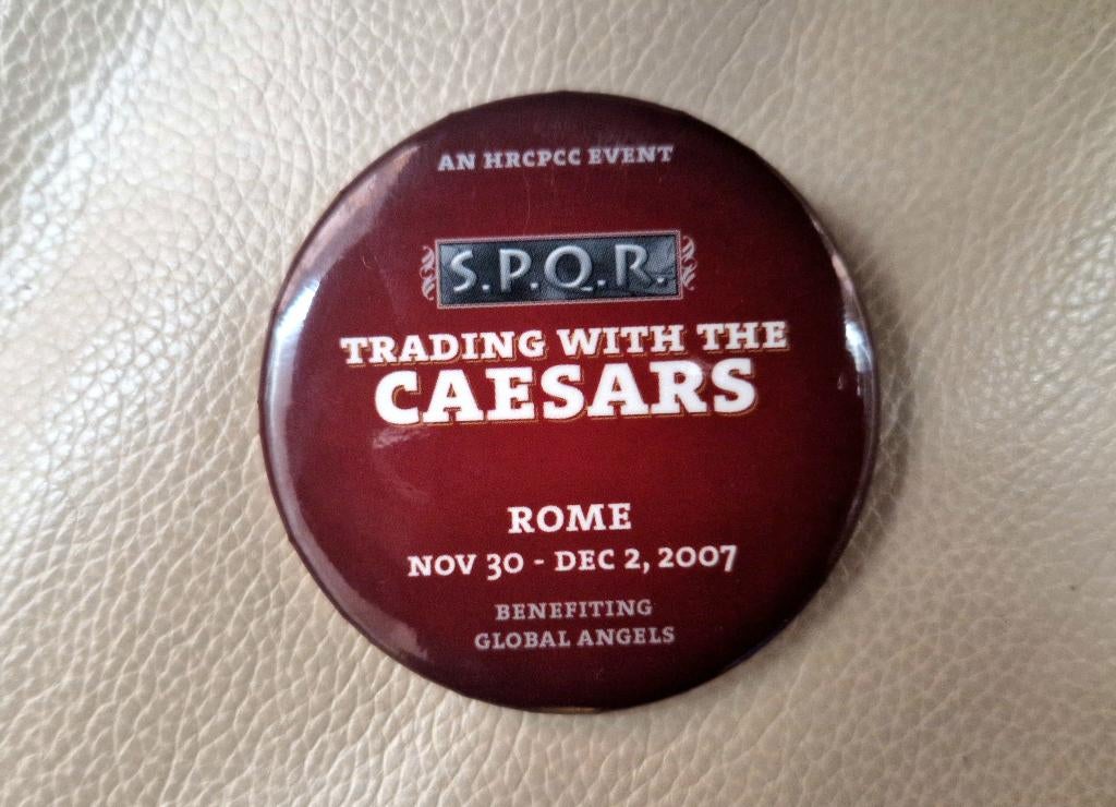 m. grote Hard rock cafe button Trading with the Caesars Rome, Ophalen of Verzenden, Zo goed als nieuw, Overige typen