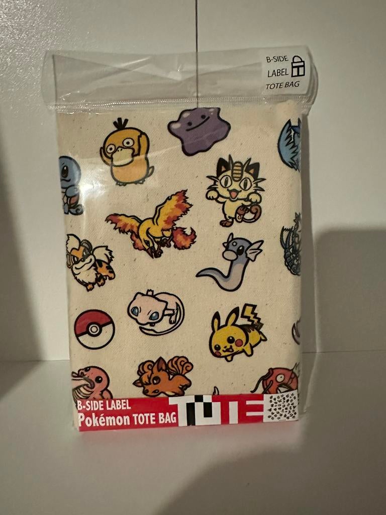 Pokemon tote bag b side label pokemon center Japan, Hobby en Vrije tijd, Feestartikelen, Ophalen of Verzenden, Zo goed als nieuw