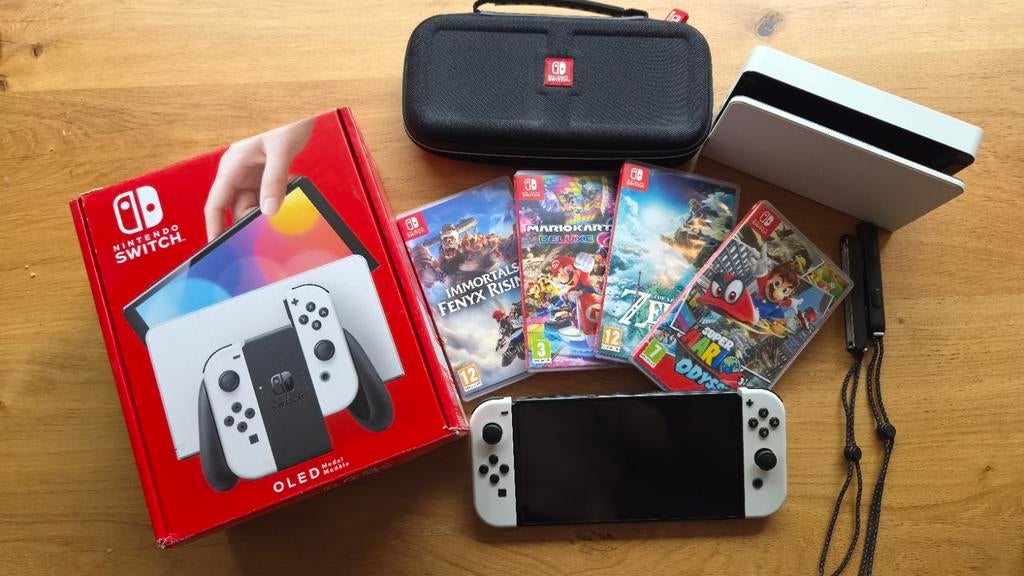 Nintendo Switch OLED + 4 topgames!, Spelcomputers en Games, Spelcomputers | Nintendo Switch, Zo goed als nieuw, Switch OLED, Met 2 controllers