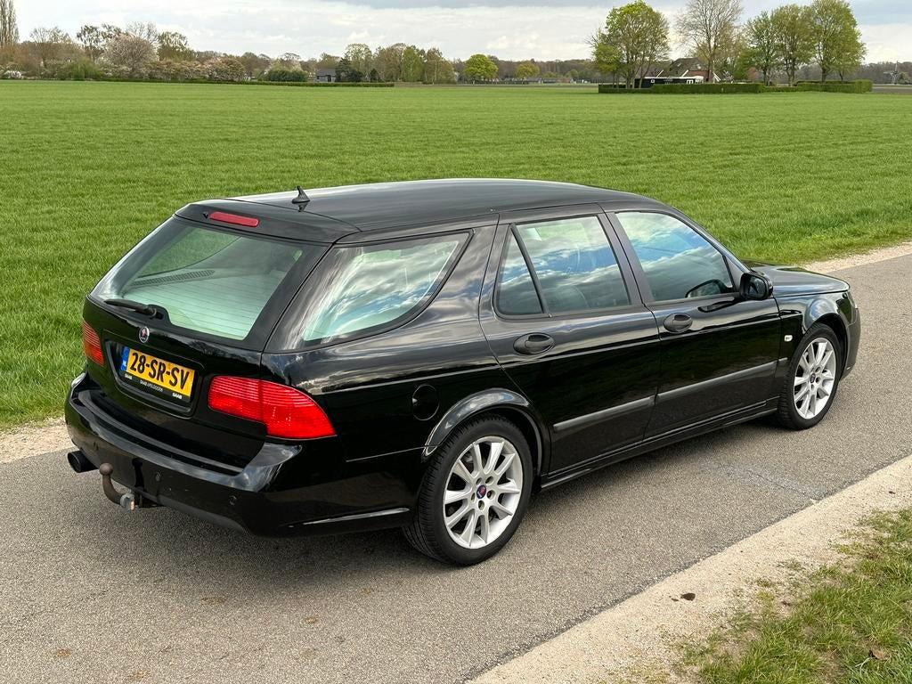 Saab 9-5 2.0 T Sport Estate Automaat | Trekhaak |  APK nieuw, Auto's, Saab, 1800 kg, Zwart, 4 cilinders, 150 pk