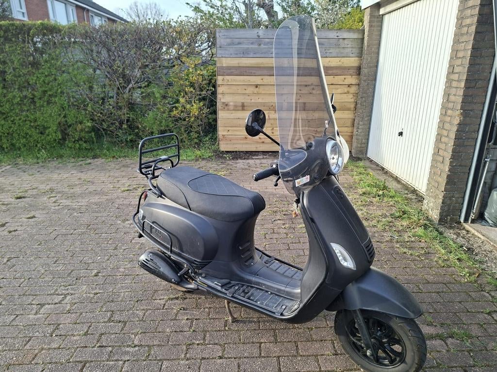 skooter AGM vx50 zeer nette staat!, Fietsen en Brommers, Zo goed als nieuw, Benzine, Ophalen, Overige merken