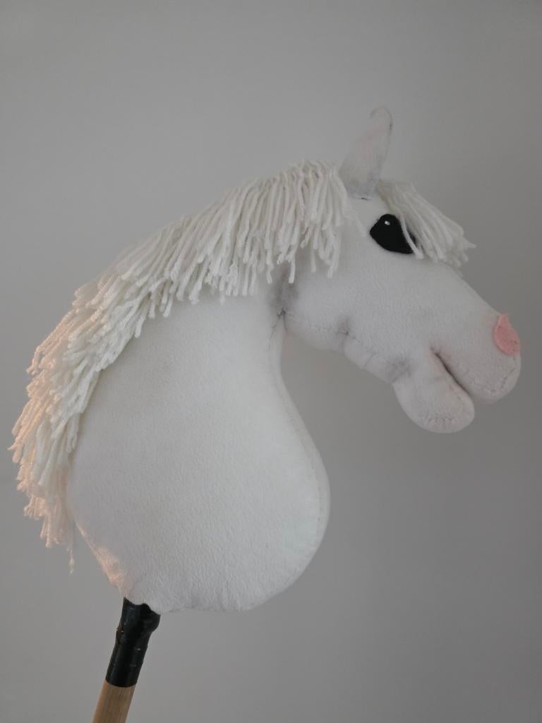 Hobbyhorse Wit met accessoires - Zo goed als nieuw, Ophalen of Verzenden, Zo goed als nieuw, Jongen of Meisje