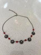 Zilveren ketting met Zeeuwse knoopjes en rode kralen, Ophalen of Verzenden, Zo goed als nieuw, Rood, Zilver