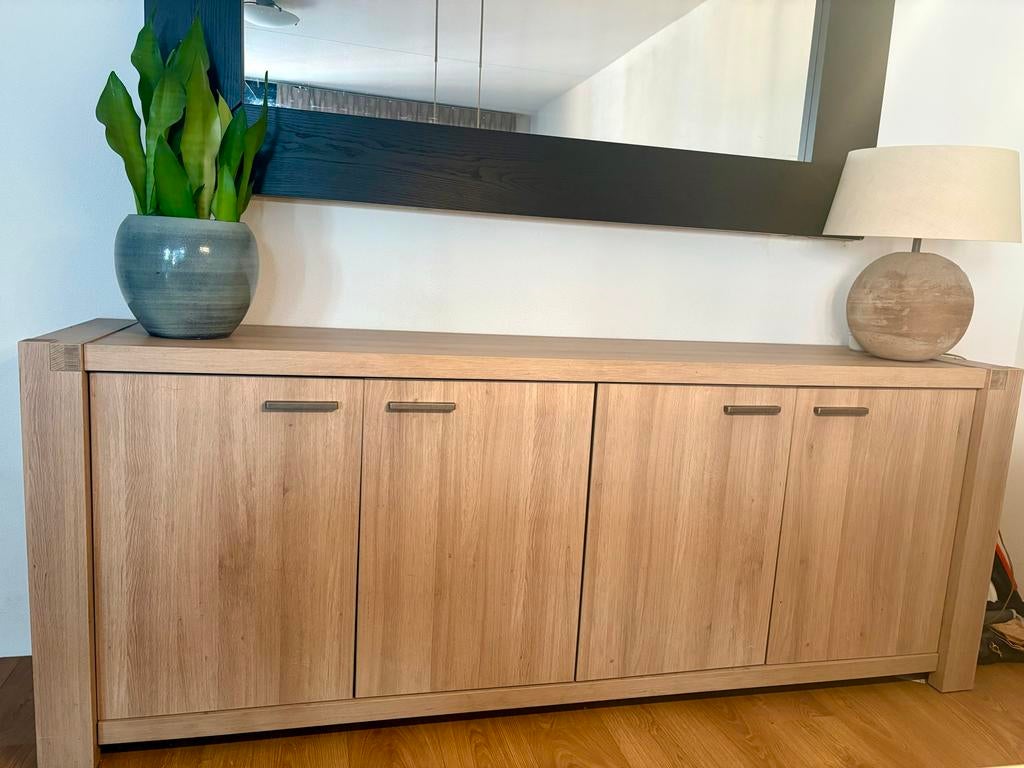 Stijlvol dressoir met 4 deuren en planken, Huis en Inrichting, Kasten | Dressoirs, Ophalen, 150 tot 200 cm, Zo goed als nieuw