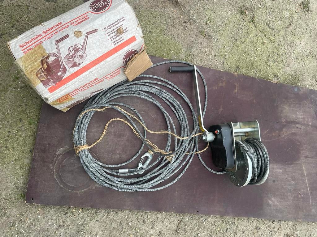 Al-ko kober lier voor op een aanhanger, Ophalen, Nieuw