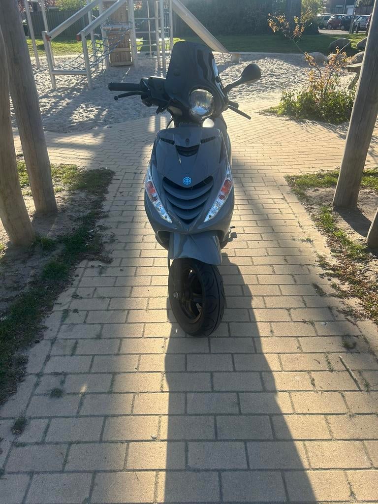 Piaggio zip brom, Fietsen en Brommers, Scooters | Piaggio, Ophalen, Zo goed als nieuw, Benzine, Zip