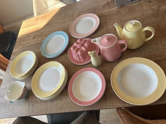 Pastel kleurig servies, Ophalen, Gebruikt, Bord(en), Overige stijlen
