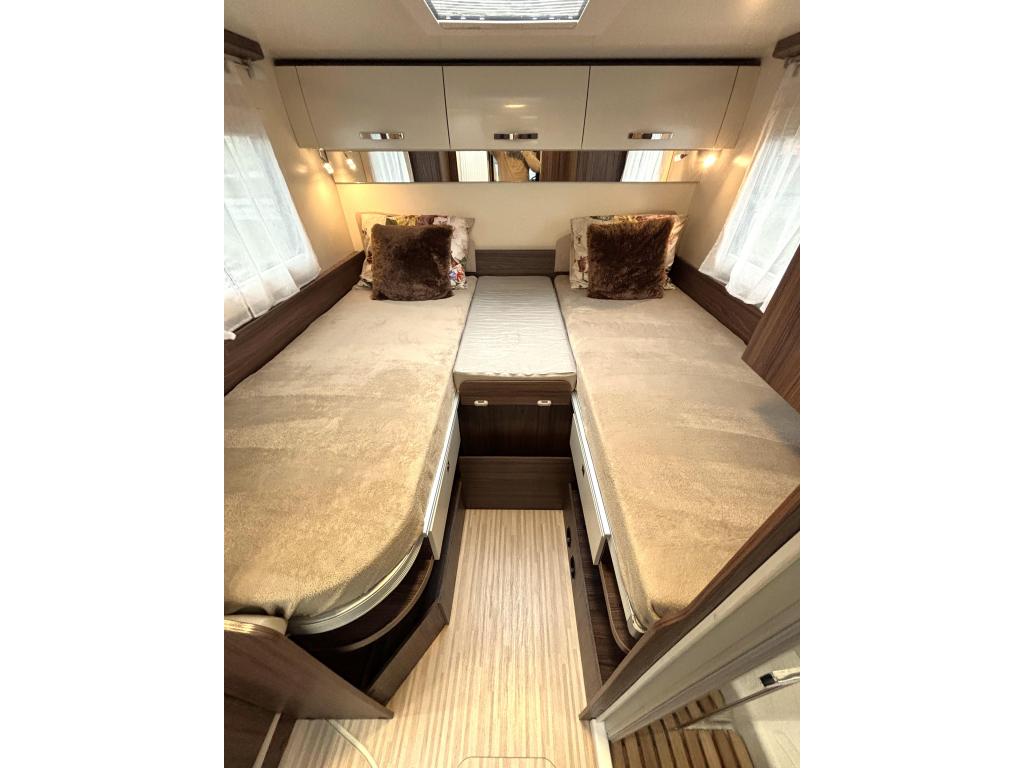 Benimar Tessoro 467 ENKELE BEDDEN HEFBED FACE TO FACE LEDER, Caravans en Kamperen, Ford, 7 tot 8 meter, Bedrijf, Half-integraal