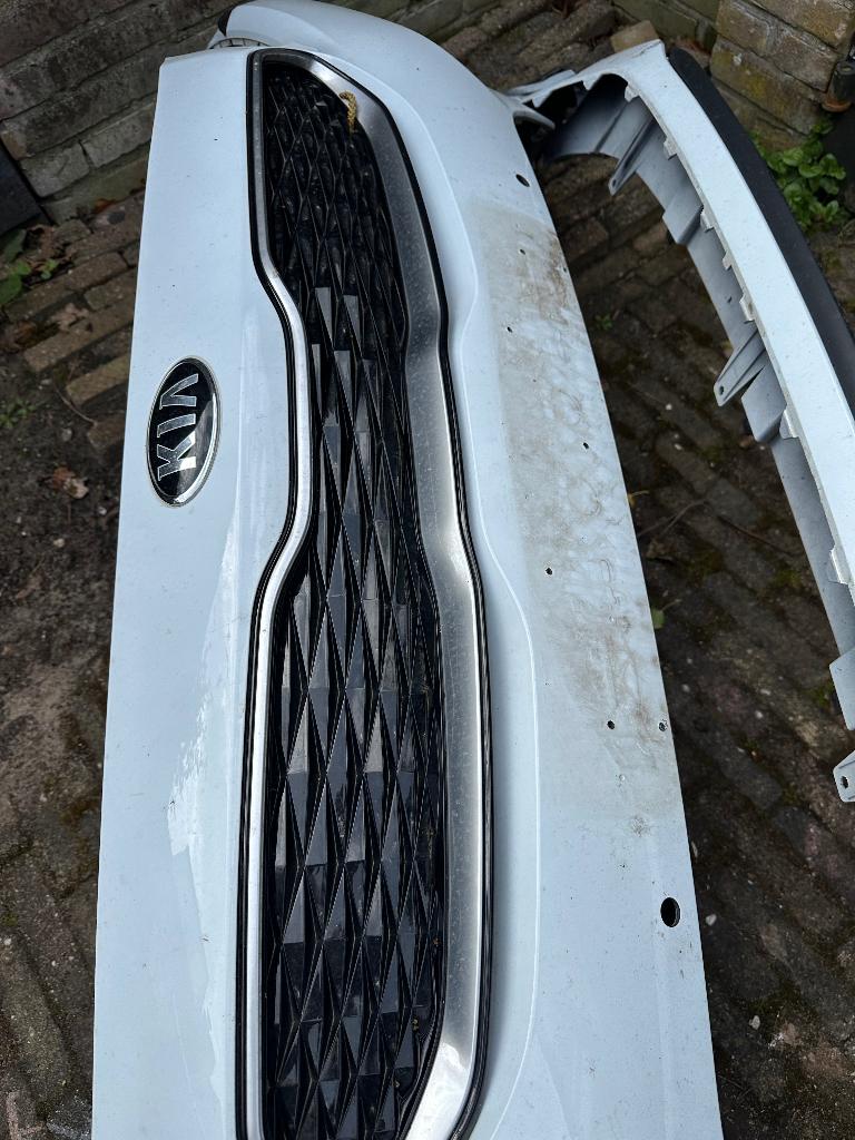 Bumper kia ceed wit (beschadigd), Ophalen, Voor, Bumper, Gebruikt