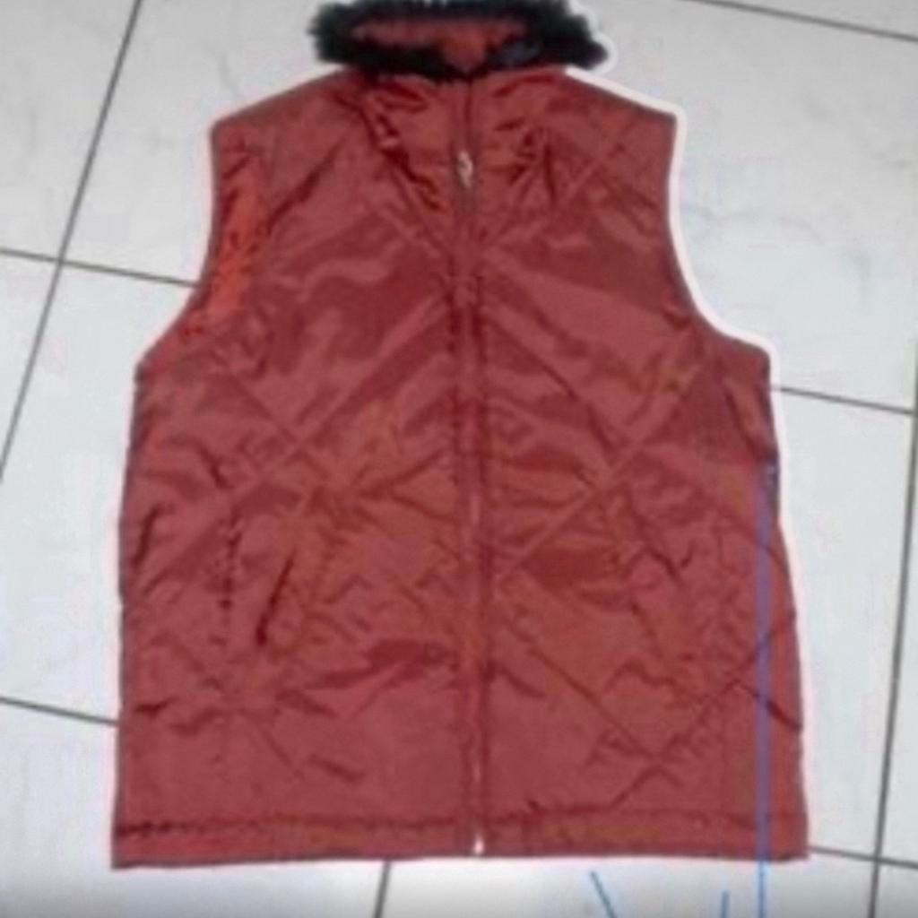 Bordeauxrood bodywarmer.  Maat S.  Merk, Kleding | Dames, Bodywarmers, Ophalen of Verzenden, Zo goed als nieuw, Maat 36 (S), Rood
