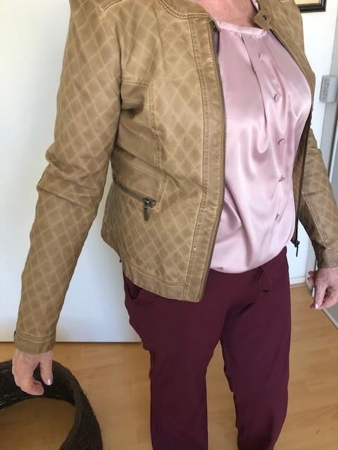 Dames winter jas zgan bijna gratis., Kleding | Dames, Jassen | Winter, Beige, Zo goed als nieuw, Yaya, Ophalen