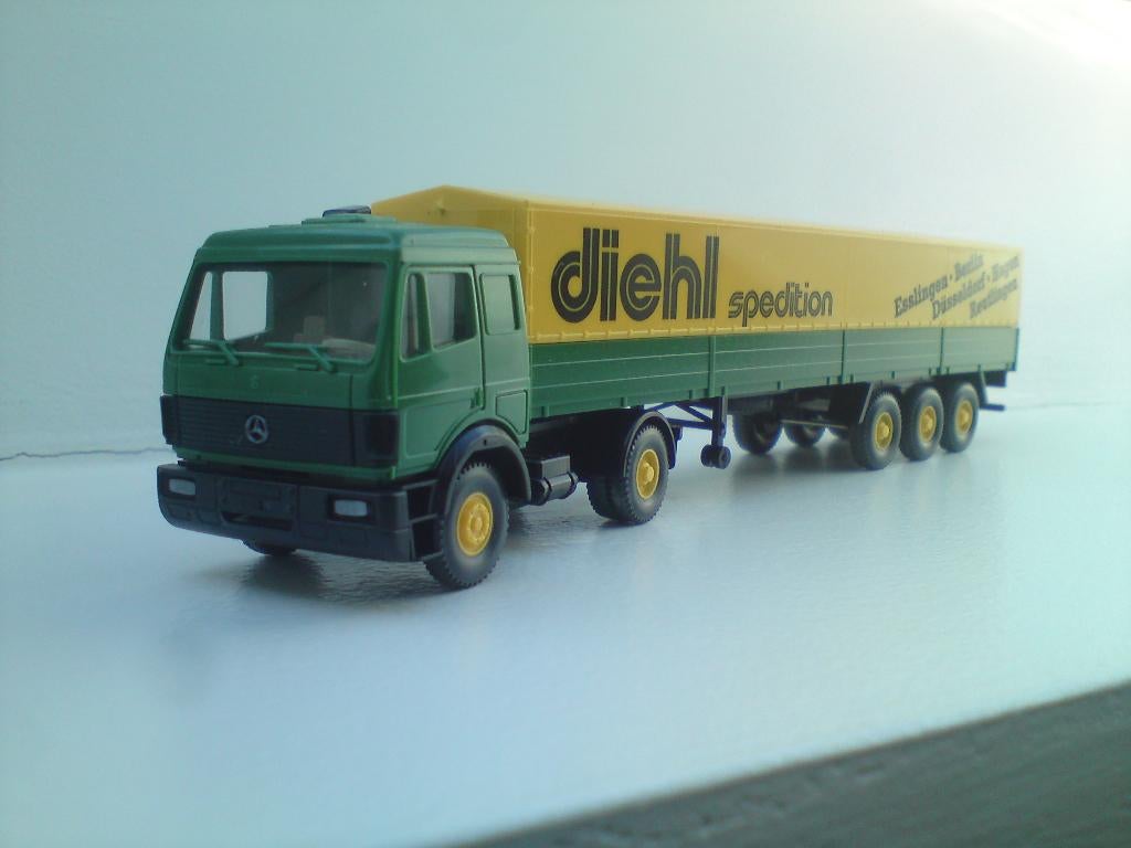 Wiking Mercedes ng huiftrailer Diehl. Nieuw, Ophalen of Verzenden, Nieuw, Bus of Vrachtwagen, Wiking