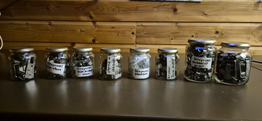 Onderdelen Bruynzeel kast, Ophalen