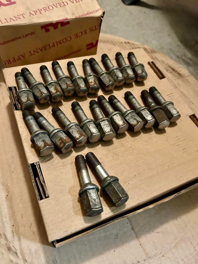 Mercedes M12 X 1.5 40 mm wielbouten R129 R107 W201 W124 W202, Ophalen, Gebruikt, Mercedes-Benz