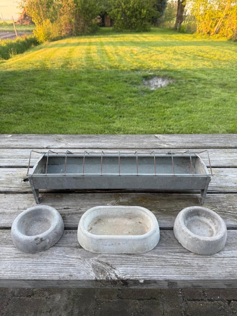 Voerbak kippen betonnen voerbakjes konijn cavia, Ophalen of Verzenden, Gebruikt, Drinken en Voederen