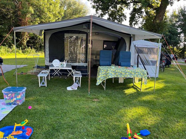 Zeer nette originele 5-persoons caravan met nieuwe voortent, Overige merken, Particulier, Omvormbare zithoek, Luifel